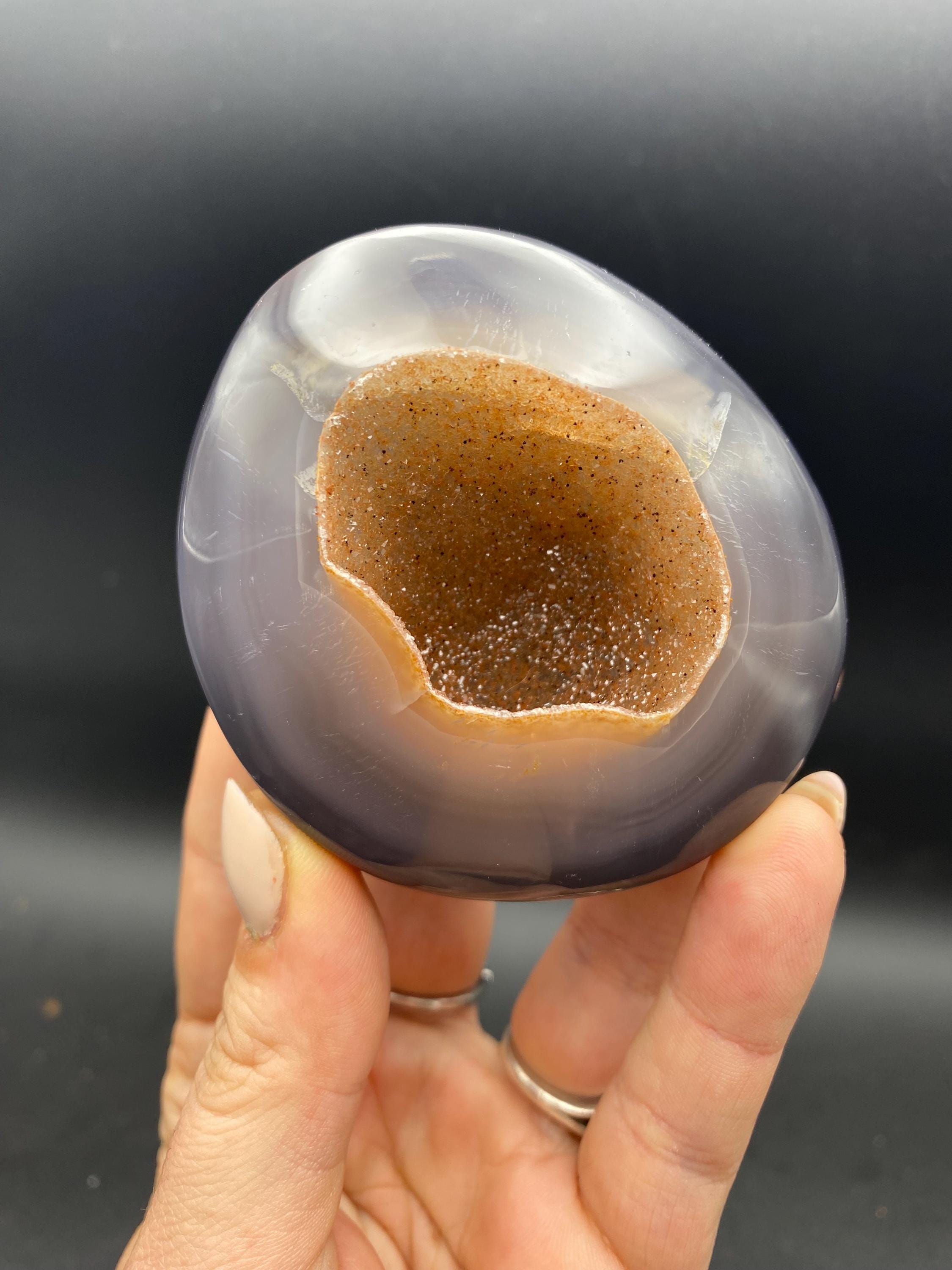 ウルグアイ産レインボーアメジストドゥルージーアゲート研磨結晶標本