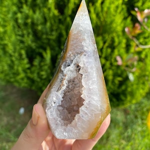 Beautiful druzy Agate diamond obelisk from Brazil