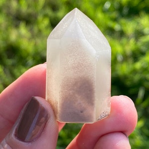 Beautiful rare Beige Green Lithium Quartz point from Bahia,Brazil phantom quartz