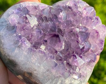 ウルグアイ産アメジストジオードのハート彫刻：癒しのクリスタル装飾