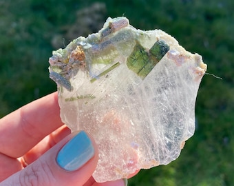 ブラジル、ミナスジェライス産のマルチカラートルマリンインクォーツ