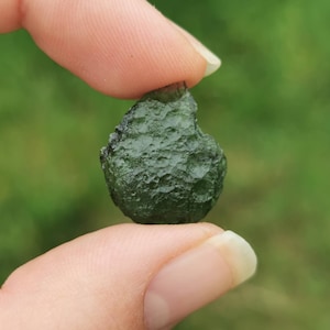 1.6g Beautiful High quality natural Moldavite Tektite from Czech Republic UK