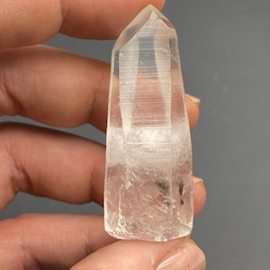 Torre semi polida de cristal de quartzo semente Lemuriana real da Serra do Cabral, Minas Gerais no Brasil #5