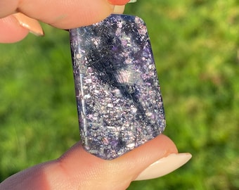 Iolita de color rojo sangre, piedra solar, cristal de forma libre #C