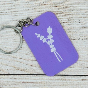 Lilac and white key ring, Lilac keychain with lavender draw, Lilac wood keychain, colorful botanical key ring, Lilac keyring with flowers