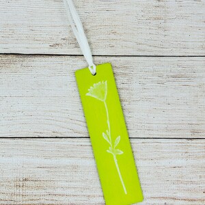 Tropical bookmark with flower, Green bookmark with long white flower, citron green wood bookmark, wood floral bookmark, colorful bookmark