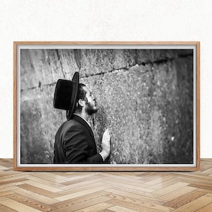The Wailing Wall Printable, Jewish Man Praying on Western Wall, Israel Jerusalim Wall Art, Religious Photography, Instant Download, Travel
