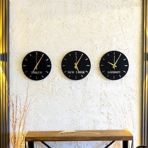 Horloge Murale Métallique de Fuseaux Horaires Personnalisable – Design Moderne & Minimaliste pour Bureau/Maison