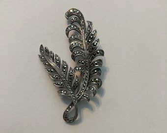 Silver sterling vintage brooch ,,leaf" with marcasite