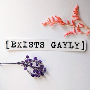 Existe gayly - pegatina transparente | muestra tu mensaje | apoyar a la gente | Accionismo | Empoderamiento