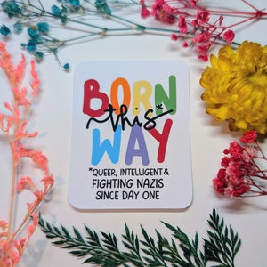 Zo geboren - linkse alternatieve queer sticker | toon uw bericht | mensen ondersteunen | activisme | Machtiging