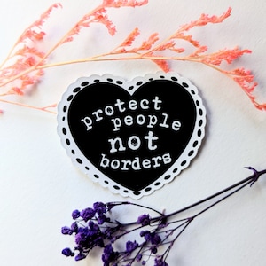 Protect People Refugee Herz - Feministische Sticker | zeig deine message | support people | Aktionismus | Empowerment