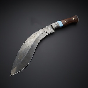 Kukri z Damaszku z piękną drewnianą rękojeścią i dołączoną skórzaną pochwą
