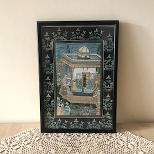 Vintage original indio colorido tonos pastel Mughal Gouache sobre pintura de seda de una escena de la corte del Palacio Real y el palacio
