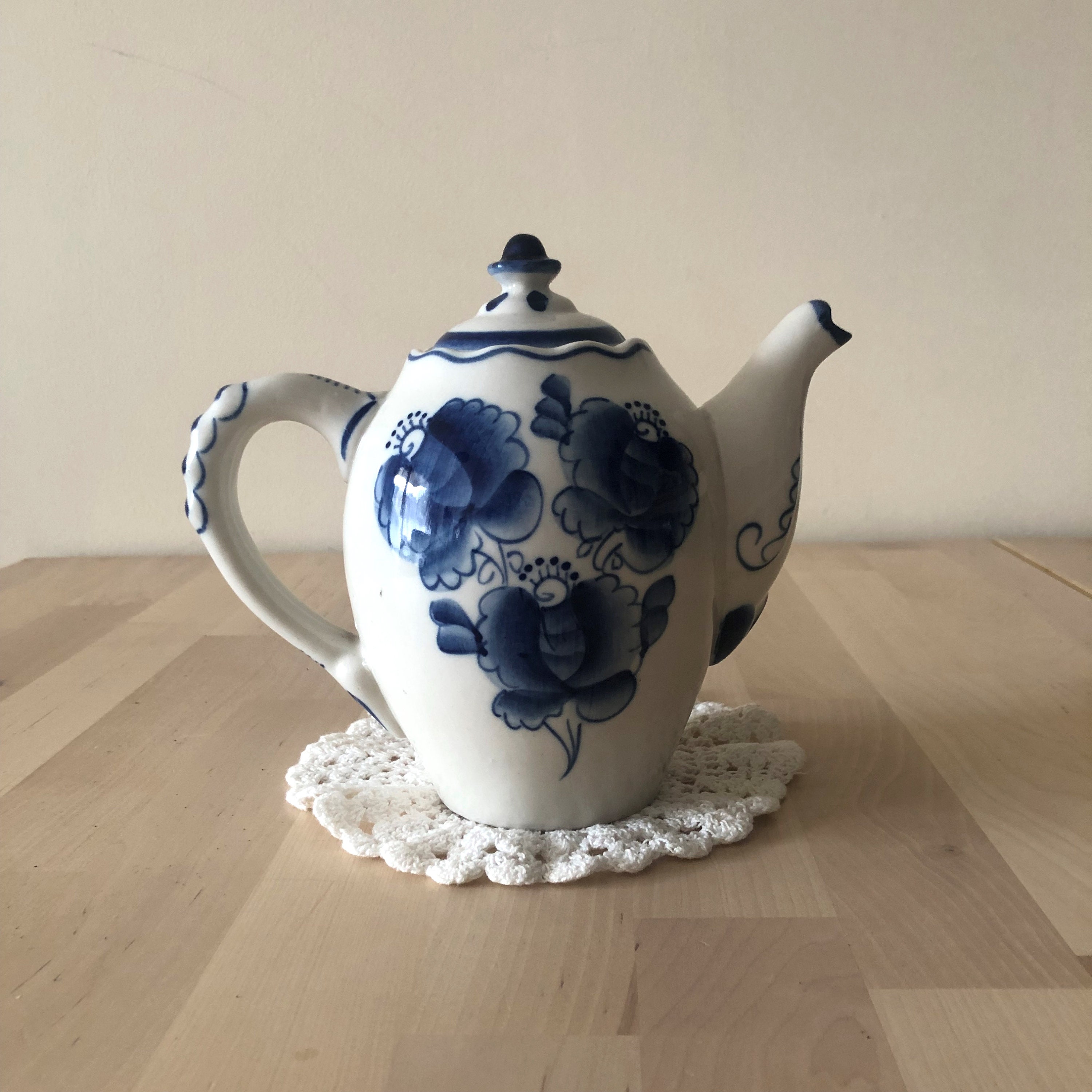 Théière Vintage Porcelaine de Gjel Urss Union Soviétique Blanche Bleue Motif Floral
