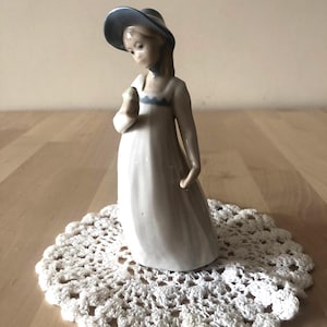 Vintage Handmade Blue and White Spanish Porcelain Girl figurine - Lladro Style Rex Valencia Porcelain - Girl holding Flowers -with bouquet