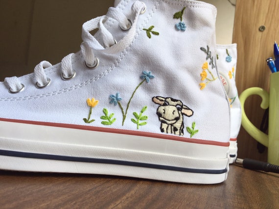 Converse Personalized Cow and Flower Embroidery / Converse Hi | Etsy
