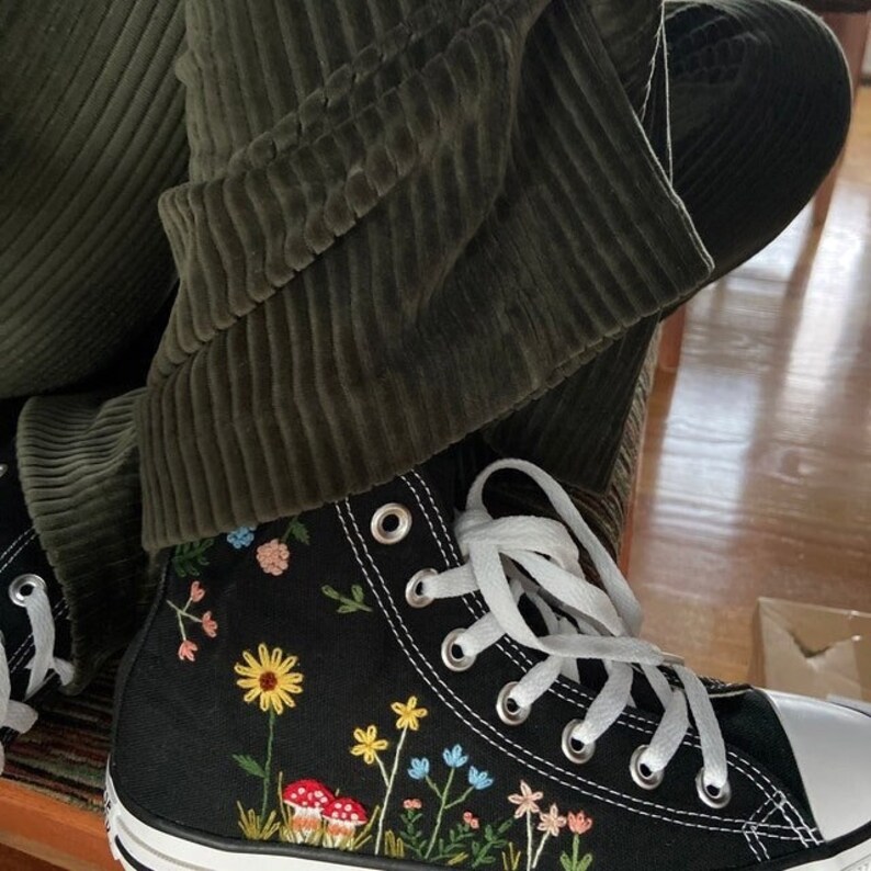 Custom embroidered Converse Mushroom shoes / Sweet beach day wedding / Converse embroidered flowers, coconut leaves and starfish 
