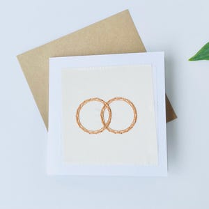 Tarjeta de felicitación bordada a mano para el día de la boda, hecha con tela e hilo reciclados sobre cartulina reciclada, hecha a mano en Irlanda, tarjeta de recuerdo.