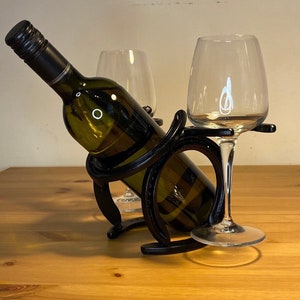 HORSESHOE WINE HOLDER | 1 bottle wine rack with two wine glass holders, couples wine bottle holder, bar decoration, cellar organiser