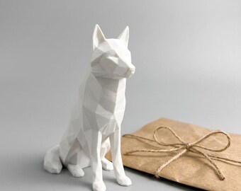 Wolf Figure Low Poly – 3D Printed Animal Decoration for Your Shelf
