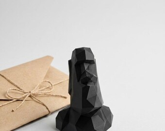 Moai Figure - Easter Island Sculpture in Low Poly Style, Modern Decoration