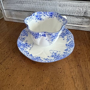 Vintage Shelley English Dainty Blue Tea cup and Saucer in excellent condition. English Bone China. Made in England