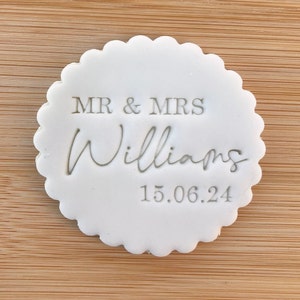 Hochzeitspaar Nachname / Personalisiertes Datum / Fondant Prägestempel / Cupcakes / Kekse / Dekorieren / Keks / Gastgeschenke / Mr and Mrs /