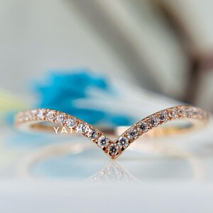 V Shaped Band, 1.5mm Round Moissanite Wedding Band For Women, V Shape Ring, Chevron Band, Curved Wedding Band, V Wedding Band