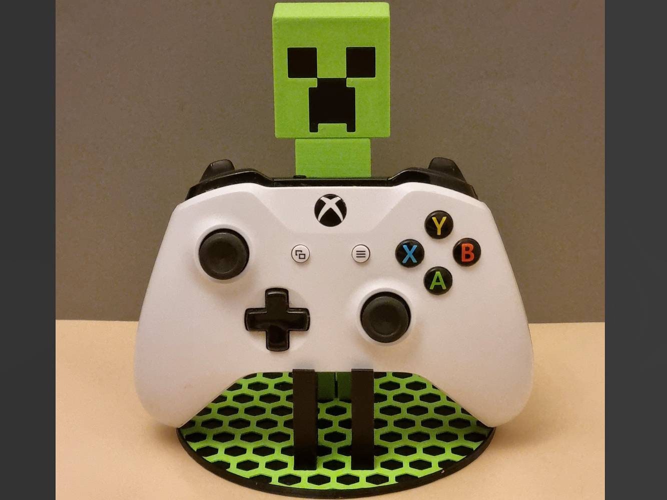 Pixel Enderman Xbox Series X Skin