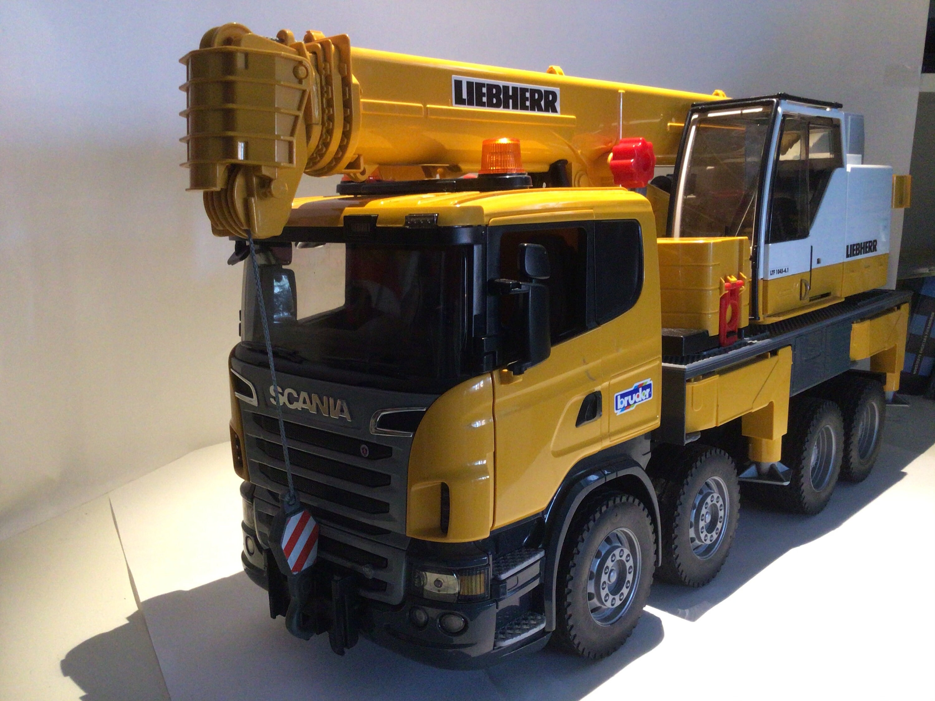 Пожарная машина bruder scania