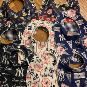 Infant White/Navy New York Yankees Little Hitter V-Neck T-Shirt & Shorts Set