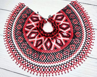 Colar tradicional ucraniano de miçangas sylyanka. Colar nacional da Ucrânia. Colar com padrão geométrico. Colar de colarinho de miçangas.