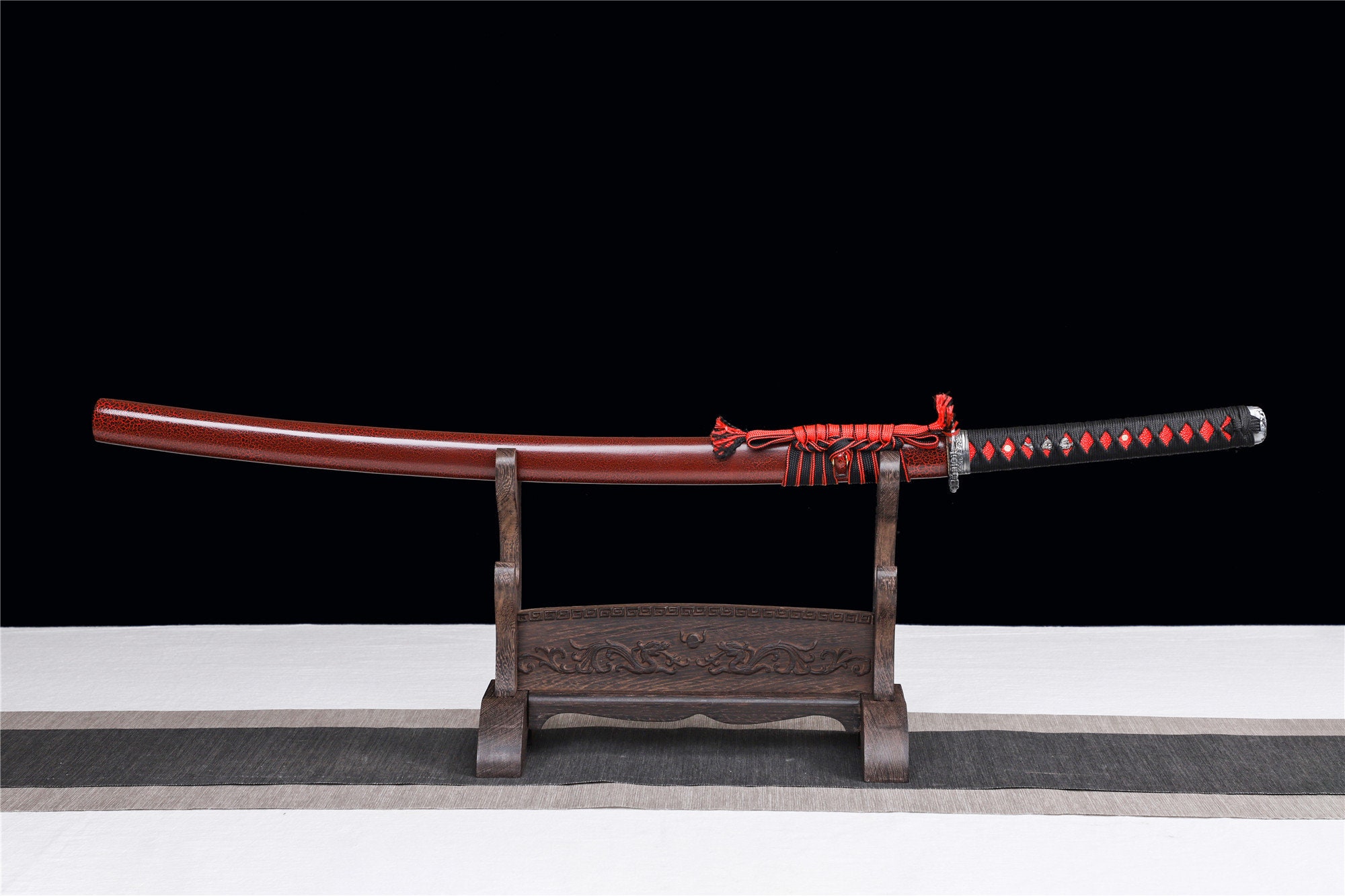 Katana Épée véritable Hamon faite à la main Argile en acier trempé plié  très tranchant : : Sports et Plein air