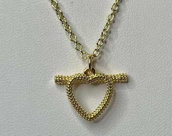 Corazón chapado en oro de 18 quilates con flecha y cadena chapada en oro de 18 "- Regalo de San Valentín para ella