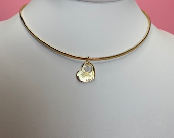 Gargantilla de corazón chapada en oro de 18K