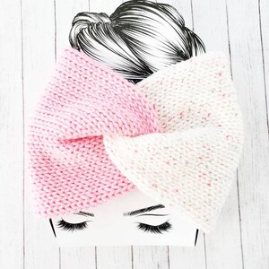 Calentadores de orejas rosas con parte delantera retorcida / Diadema de punto para niños y adultos / Calentadores de orejas para mujer / Diadema entrecruzada retorcida / Regalo rosa por menos de 25 imagen 4