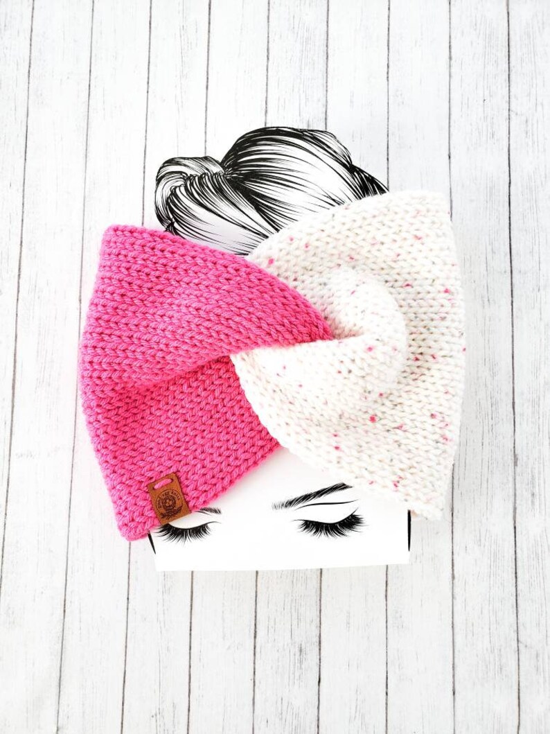 Calentadores de orejas rosas con parte delantera retorcida / Diadema de punto para niños y adultos / Calentadores de orejas para mujer / Diadema entrecruzada retorcida / Regalo rosa por menos de 25 imagen 3