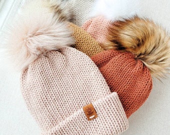 Colección Leland/gorro de punto doble de color personalizado con ala plegable/gorros con pompones estilo bohemio/gorro con pompones extraíble/regalo de otoño por menos de 40