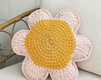 READY TO SHIP Daisy flower throw pillow/boho home decor/plush crochet pillow/spring ans sunmer time gift under 65