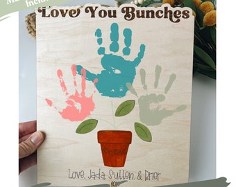 Mothers Day Gift, Kids Keepsake, SVG File, Digital File, Instant Download, Mothers Day DIY Kit, Flower Handprint Sign, Wood Sign for Mom