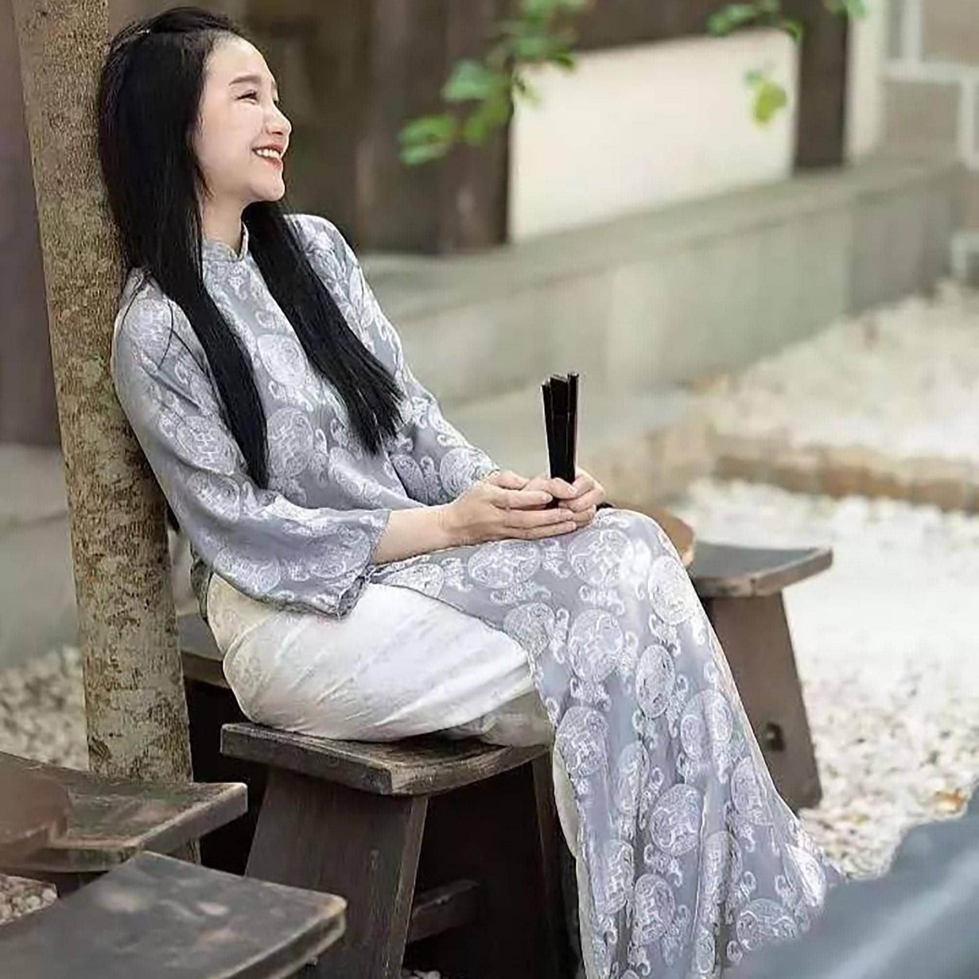 シルクブロケードベトナムモダンアオザイ（女性用）、女の子用