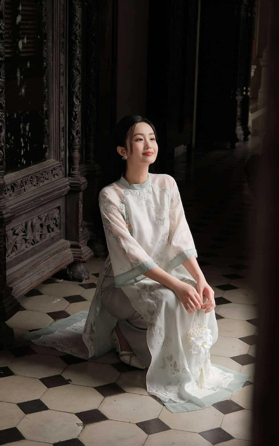 女性用アオザイ（Ngoc Ha）、女の子用アオザイ、ベトナムの