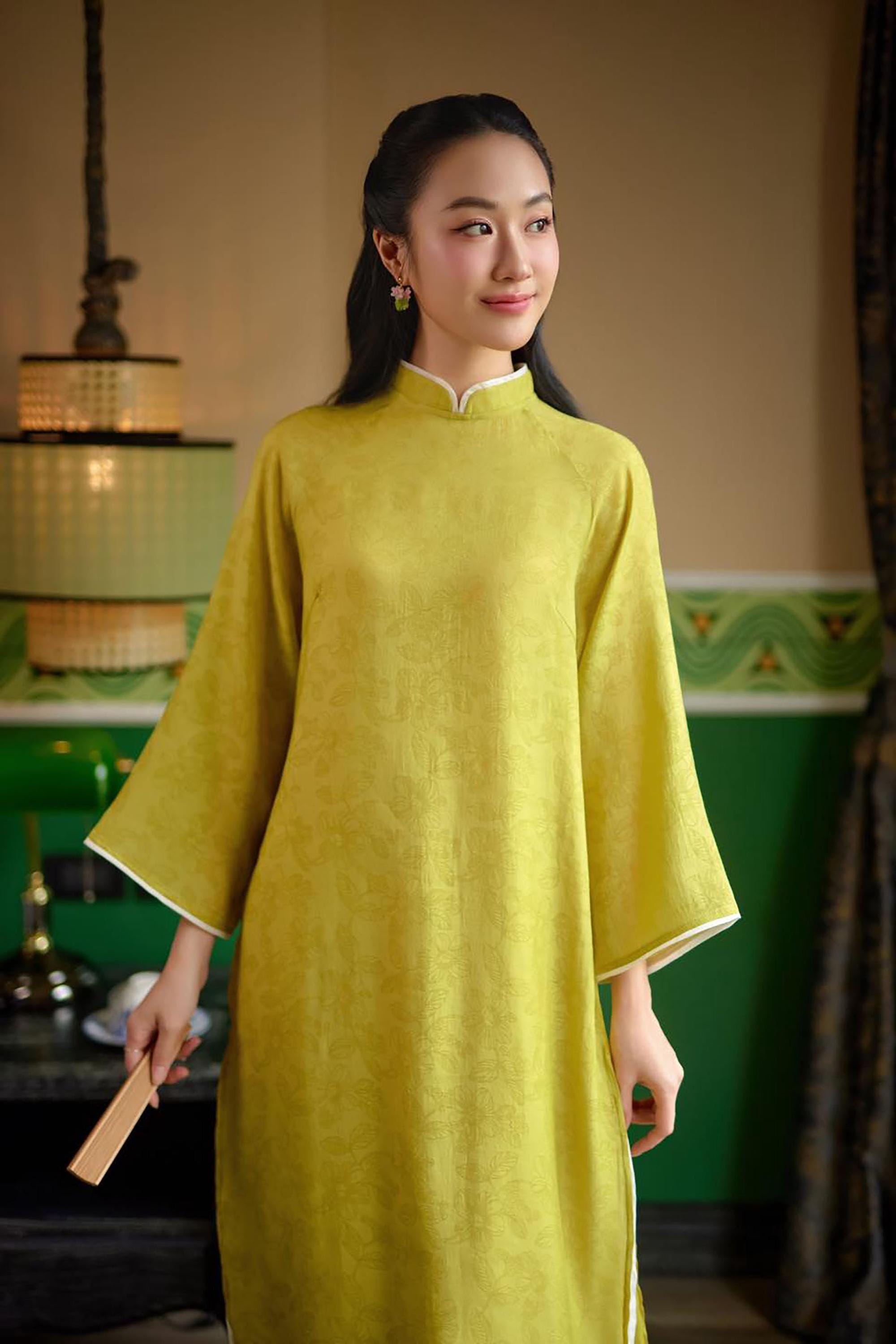 ベトナムアオザイ(Áo dài Việt Nam)No 176 ベトナム女性アオザイ(Áo dài Việt Nam)-番号No.76 - メルカリ