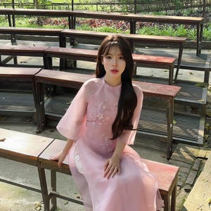 ANH DAO Vietnamese moderne Ao Dai voor vrouwen, Ao Dai voor meisjes, Ao Dai Vietnam, Silk Ao Dai met bloemversieringen