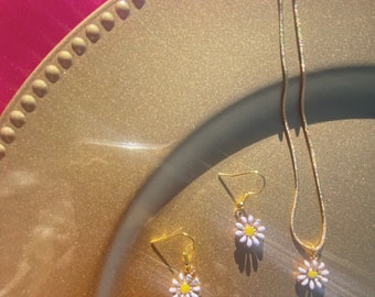Golden Daisy Necklace and Earrings
