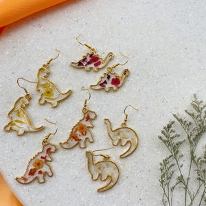 Boucles d'oreilles dinosaure à fleurs pressées