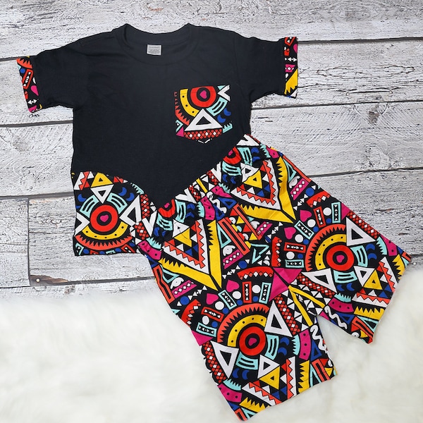 Ensemble de t-shirt et pantalon pour garçons/chemise noire/ensemble de tenue pour garçons/shorts pour garçons imprimés africains/chemises pour garçons/chemises pour tout-petits/vêtements et pantalons courts pour garçons Ankara