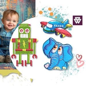 Op de afbeelding: Vier kleurrijke geborduurde strijkpatches: een groene robot, een blauw vliegtuig, een blauwe olifant en een roze hart.