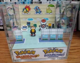 Pokemon Elm’s Lab Diorama Cube Scene with Cyndaquil, Totodile, Chikorita, Handmade 3D Crystal Display, Retro Pokemon Collectible